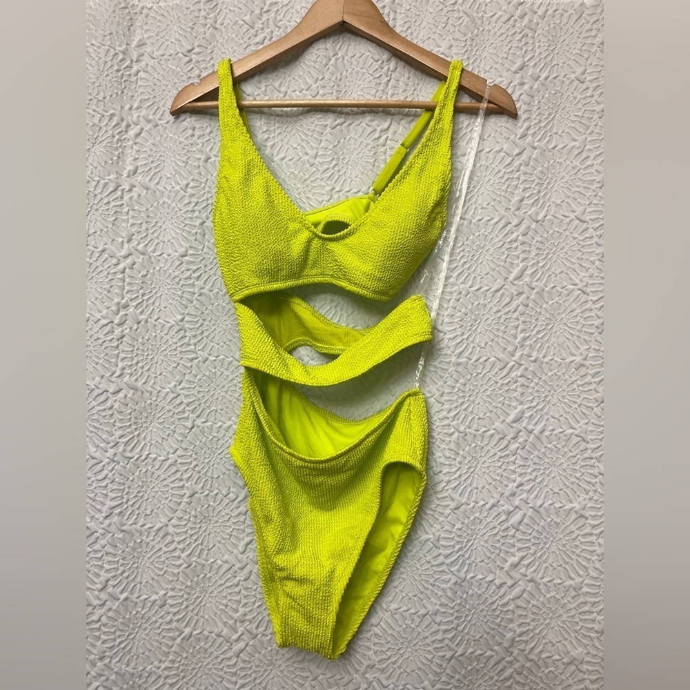 Bar III Cut Out One Piece Swimsuit Size S Chartreuse Lime Green Neon Monokini - Picture 16 of 16
